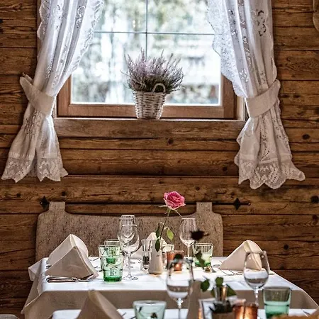 Hotel Alpina Wellness & Kössen