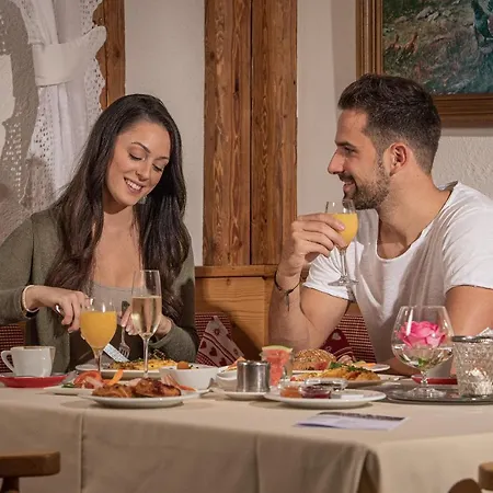 Otel Alpina Wellness & Kössen