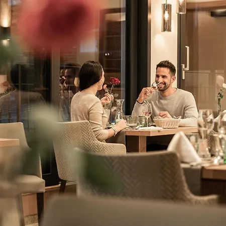 Otel Alpina Wellness & Kössen
