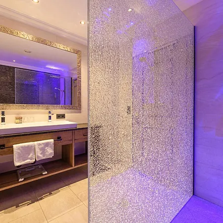 Alpina Wellness & 4*