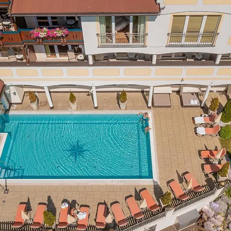 Alpina Wellness & Отель Кёссен