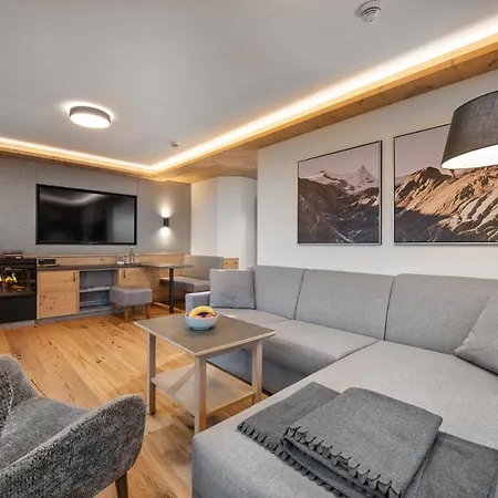 Alpina Wellness & 4*