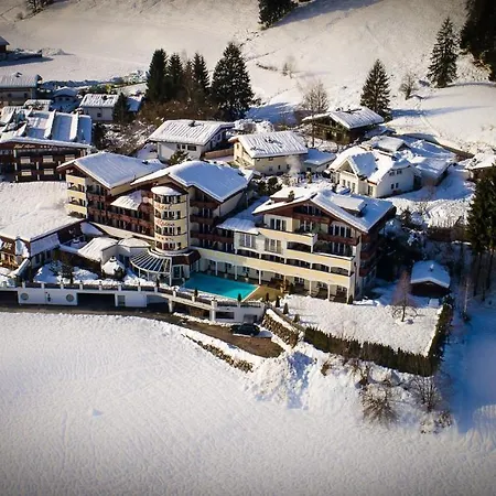 Alpina Wellness & Otel Kössen