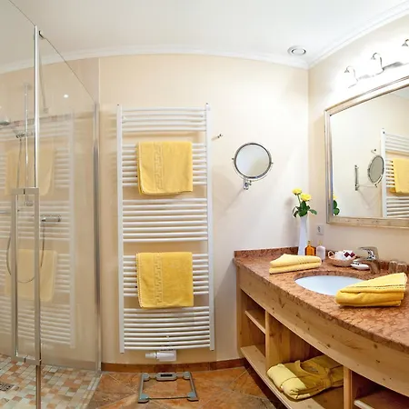 Alpina Wellness & Ξενοδοχείο Kössen